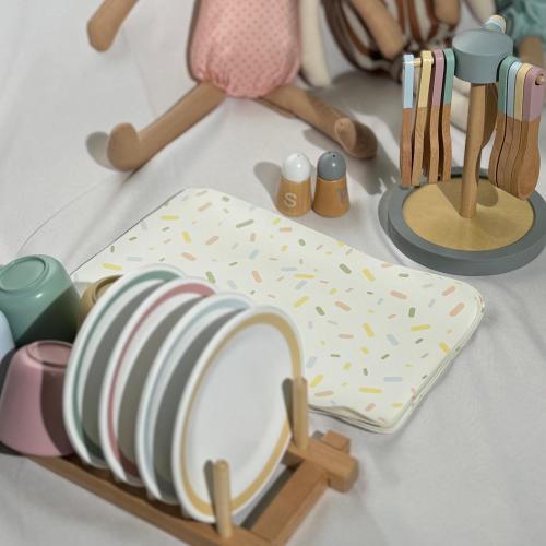 مجموعة أدوات مائدة