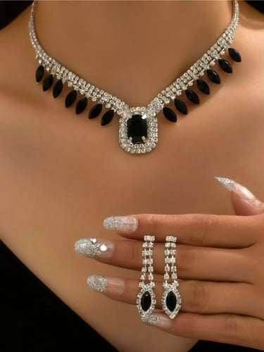 طقم قلادة وأقراط كريستال