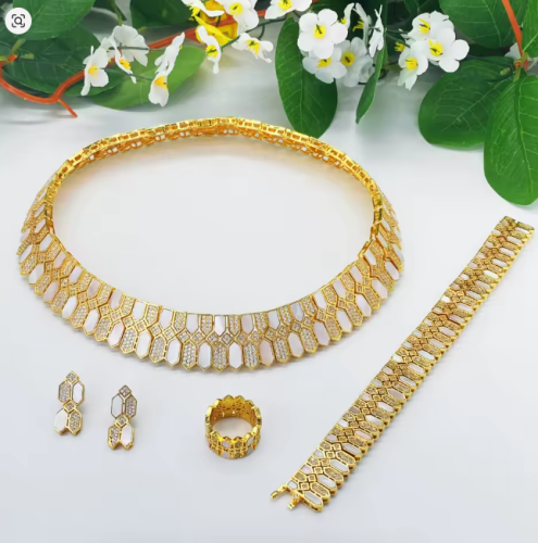 طقم مجوهرات نسائي ذهب 18K