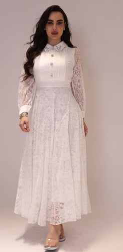 فستان طويل دانتيل بياقة غلاب كرستال