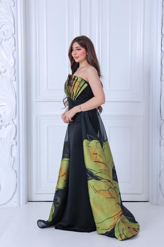 فستان سواريه أنيق، بدون أكتاف لامع بألوان الأسود م...