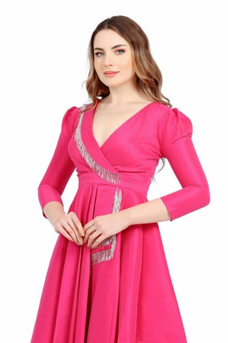 فستان سهرة قصير مزين من الصدر و الخصر