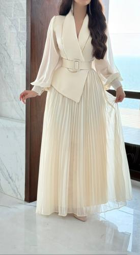 فستان طويل بكسرات بليسية