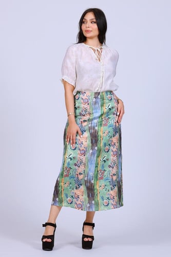 بلوزه ناعمة نص كم بزراير ثابته