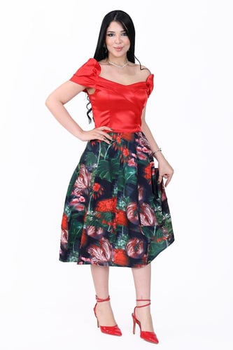 بلوزة ستان بتصميم انيق