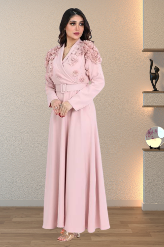 فستان طويل بورود وحزام عريض