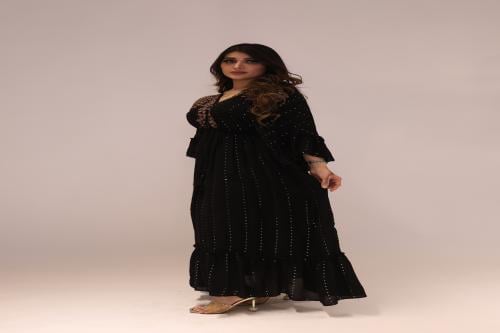 فستان بتطريز على الصدر وترتر