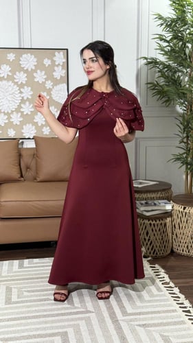 فسان سهرة يتميز بقصة مستقيمة واسعة بانسيابية ناعمة