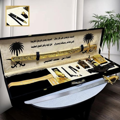 هدايا ملكيه طقم رجالي بشت وسيف وخنجر نحت الاسم وال...