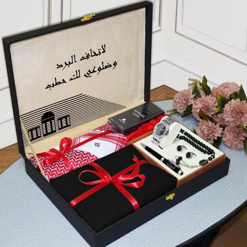 طقم رجالي شتوي قماش كوري وشماغ وعطر وساعه وعباره خاصه من طلبك لمن تحب بوكس راقي