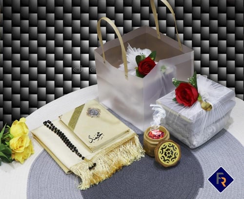 طقم صلاه سجاد ومصحف ومبخره وكرت اهداء