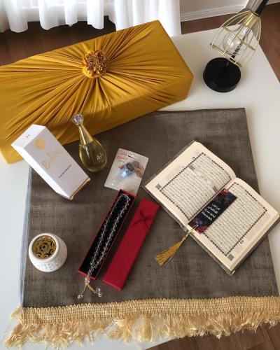 هدايا نسائي طقم سجاد مع مصحف وعطر ومبخره