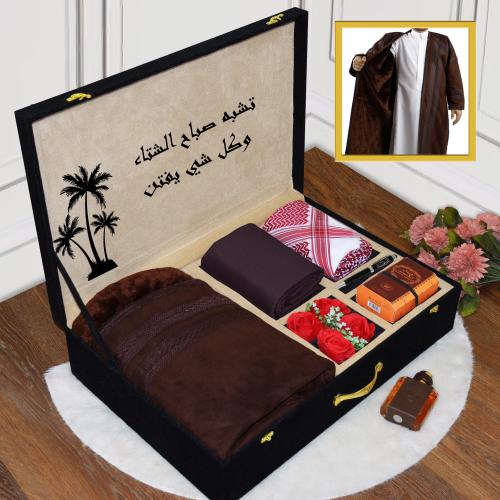 طقم رجالي شتوي فرو وشماغ عبارة اهداء من طلبك