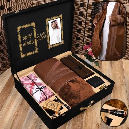 هدايا رجاليه فروة وقماش وشماغ مع عبارة اهداء وصورة...