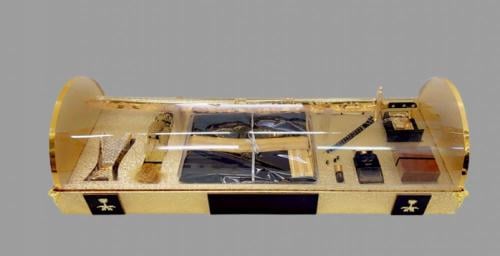 هدايا رجالي بكس مشلح وسيف داخل بوكس ملكي شفاف