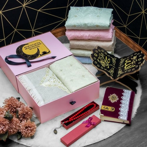 بوكس هدايا رمضان طقم نسائي شرشف صلاه وسجاد ومصحف م...