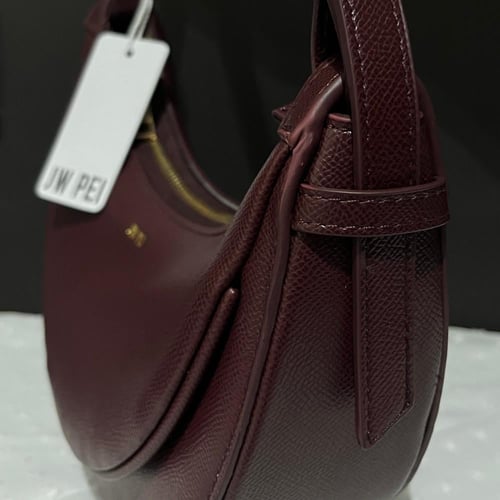 شنطة نصف القمر ( jw pel )