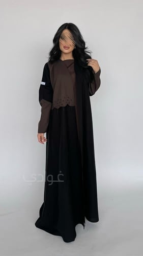عباية عيد سوداء ربع كلوش بتداخل اللون البني تزدان...