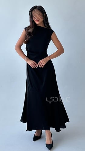 فستان أسود بكسرات بقماش البلاك بيري- 11240