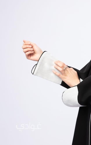 عباية ربع كلوش بتداخل اللون الابيض - 11067