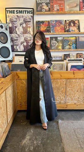 عباية عيد سوداء ربع كلوش بقماش الميكادو و بتداخل ق...