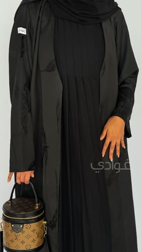 عباية سوداء بفستان متصل بقماش الجاكار الصيفي البار...