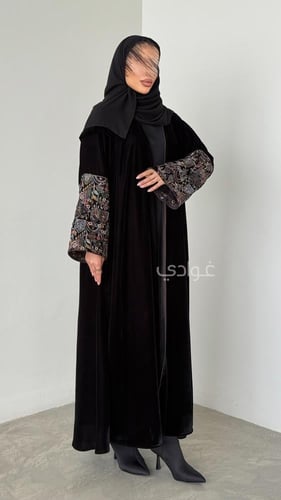 عباية شتوية سوداء ربع كلوش بتطريز أنيق- 11267