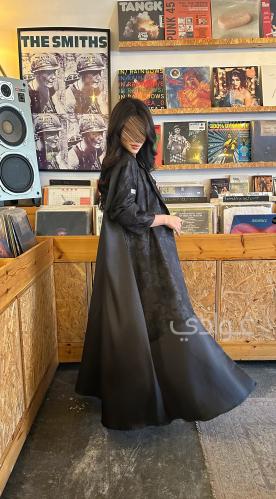 عباية عيد سوداء ربع كلوش بقماش الميكادو و بتداخل ق...