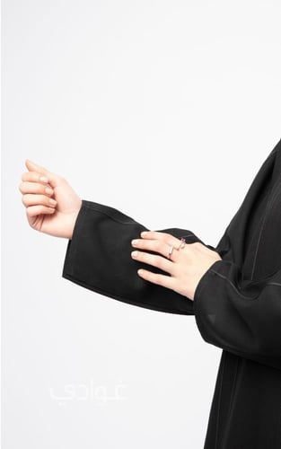 عباية سوداء بربع كلوش بتطريز بارز- 11078