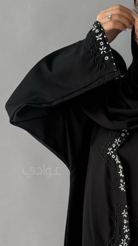 عباية عيد سوداء ربع كلوش بقماش الليمار بتداخل الشك...