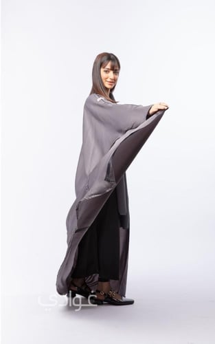 عباية رمادية بشت بقيطان باللون الاسود- 11077