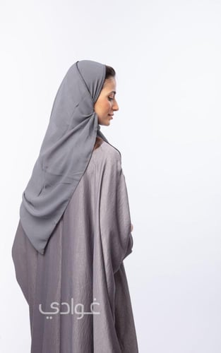 عباية رمادية بشت بقيطان باللون الاسود- 11077