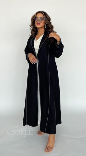 عباية سوداء نصف كلوش بتطريز أبيض - 11137