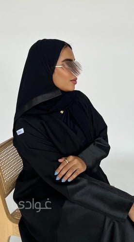 عباية عيد سوداء كلوش بتداخل قماش جاكار - 11140