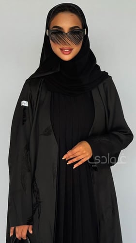 عباية سوداء بفستان متصل بقماش الجاكار الصيفي البار...