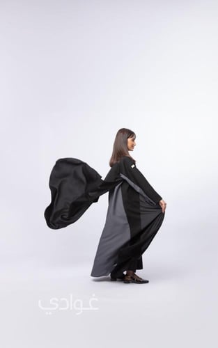 عباية بقصة عادية بقطعة من الخلف - 11072