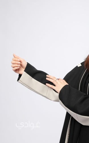 عباية بقصة عادية بقطعة من الخلف - 11071