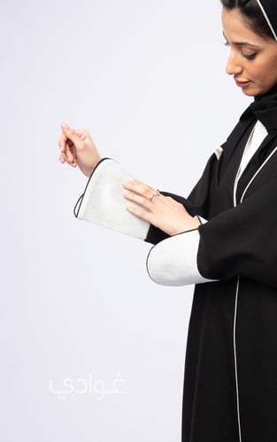 عباية ربع كلوش بتداخل اللون الابيض - 11067