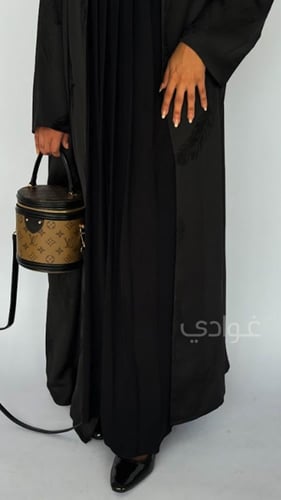 عباية سوداء بفستان متصل بقماش الجاكار الصيفي البار...