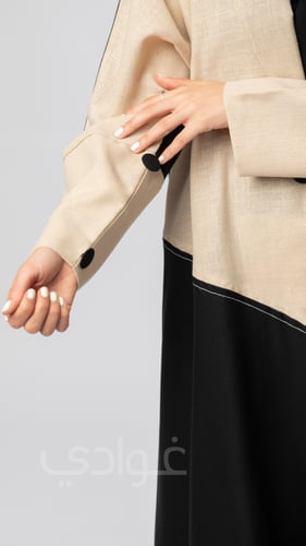 عباية بقصة رسمية مع ازرة في الامام باللون الاسود و...