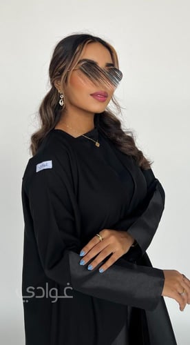 عباية عيد سوداء كلوش بتداخل قماش جاكار - 11140