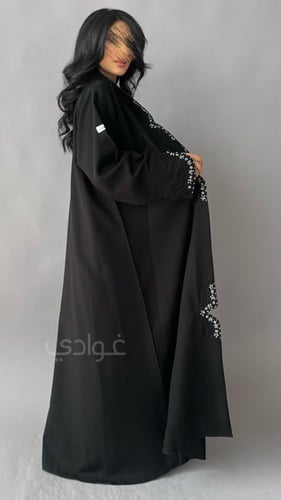 عباية عيد سوداء ربع كلوش بقماش الليمار بتداخل الشك...