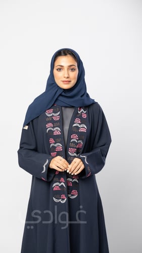 عباية نصف كلوش كحلية مزخرفة من الامام باللون الورد...