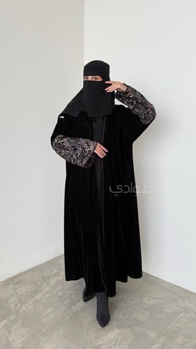 عباية شتوية سوداء ربع كلوش بتطريز أنيق- 11267