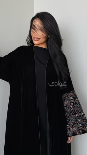 عباية شتوية سوداء ربع كلوش بتطريز أنيق- 11267