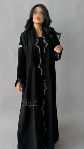 عباية عيد سوداء ربع كلوش بقماش الليمار بتداخل الشك...