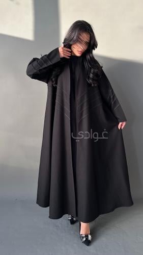 عباية كلوش سوداء من ليمار بتفاصيل طرّة أمامية ناعم...