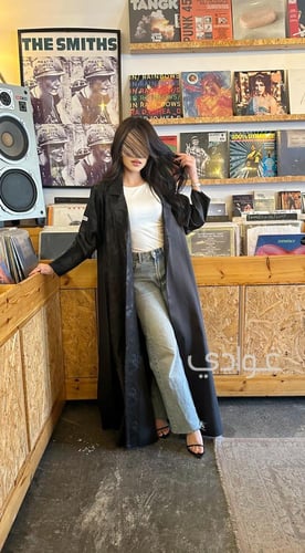 عباية عيد سوداء ربع كلوش بقماش الميكادو و بتداخل ق...