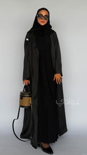 عباية سوداء بفستان متصل بقماش الجاكار الصيفي البار...