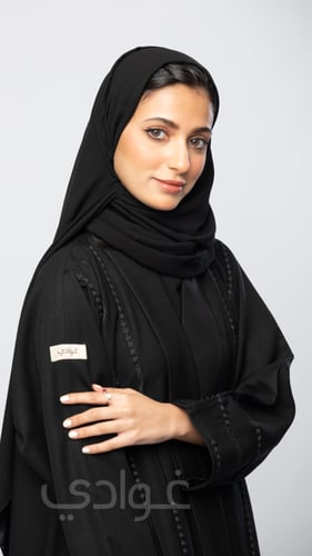 عباية ربع كلوش باللون الاسود مزينة بتطريز اسود- 11...